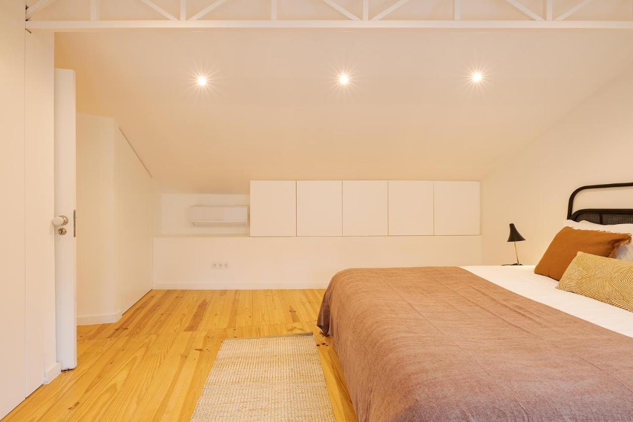 The Yellow House Spacious Duplex In Prazeres District Lisboa Εξωτερικό φωτογραφία