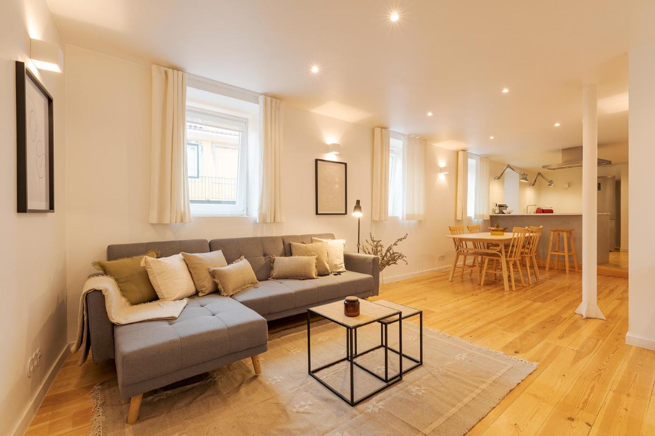 The Yellow House Spacious Duplex In Prazeres District Lisboa Εξωτερικό φωτογραφία